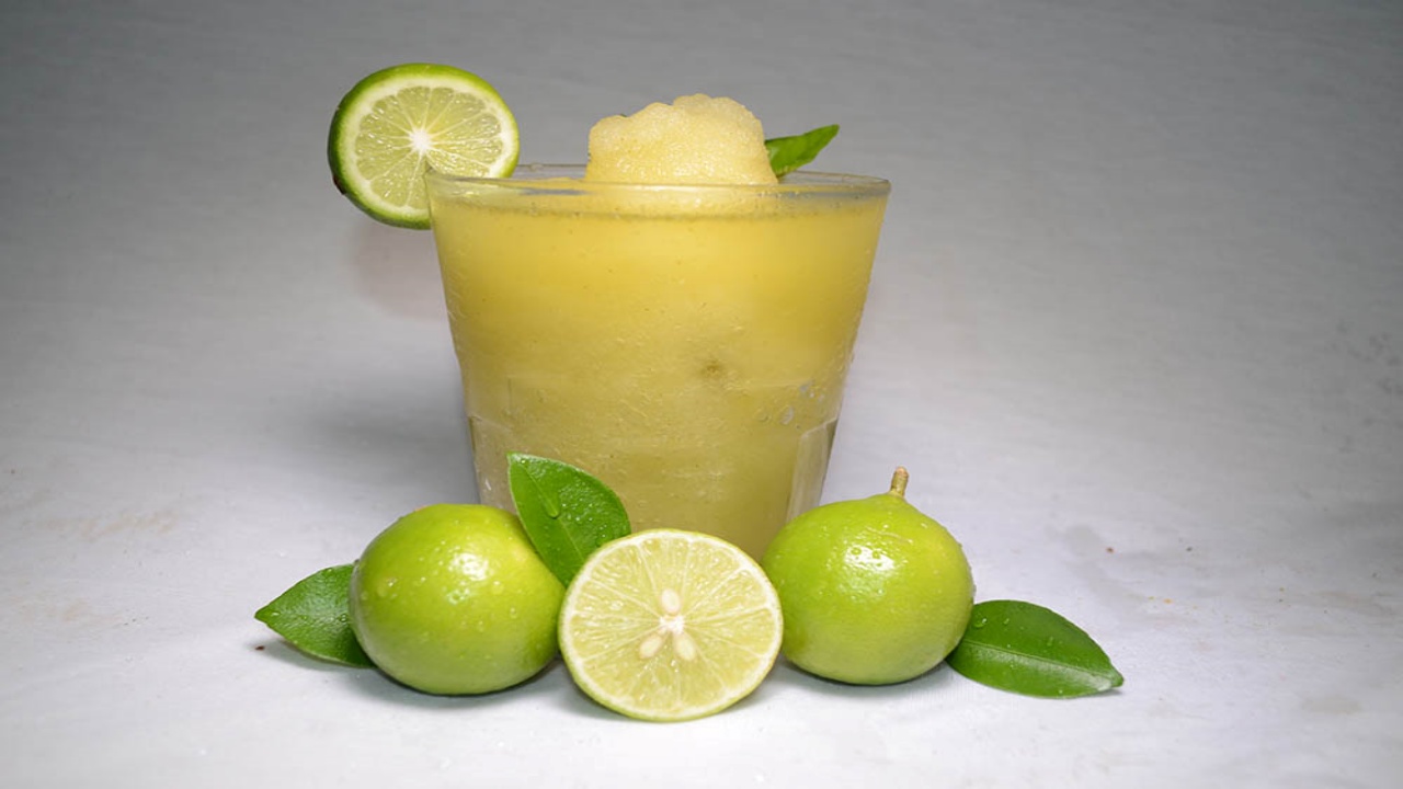 Jugo de hierbabuena con limón