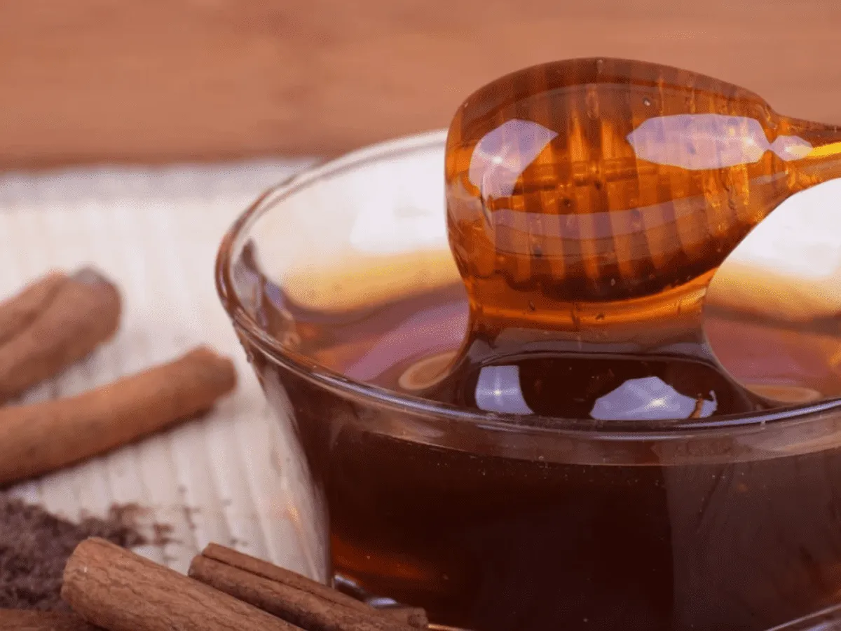 Los Maravillosos Beneficios de Combinar Miel y Canela
