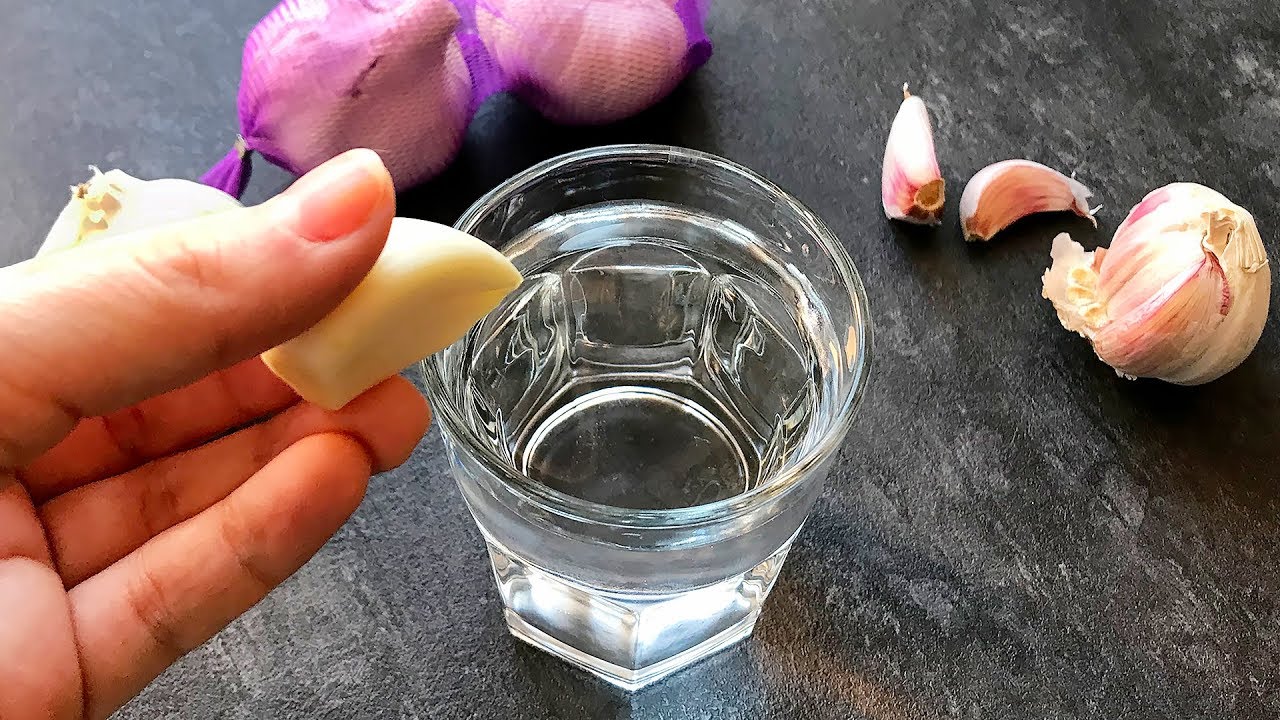 Ajo con Agua Tibia