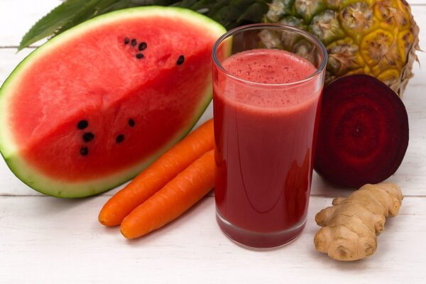 “Desintoxica tu Cuerpo con este Jugo de Sandía, Zanahoria, Remolacha y Jengibre”